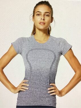 Lululemon Seamless Short-Sleeve Athletic Top in Heather grey ombré. Size 6